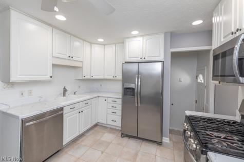 8324 Chesterfield Avenue Parma OH 44129