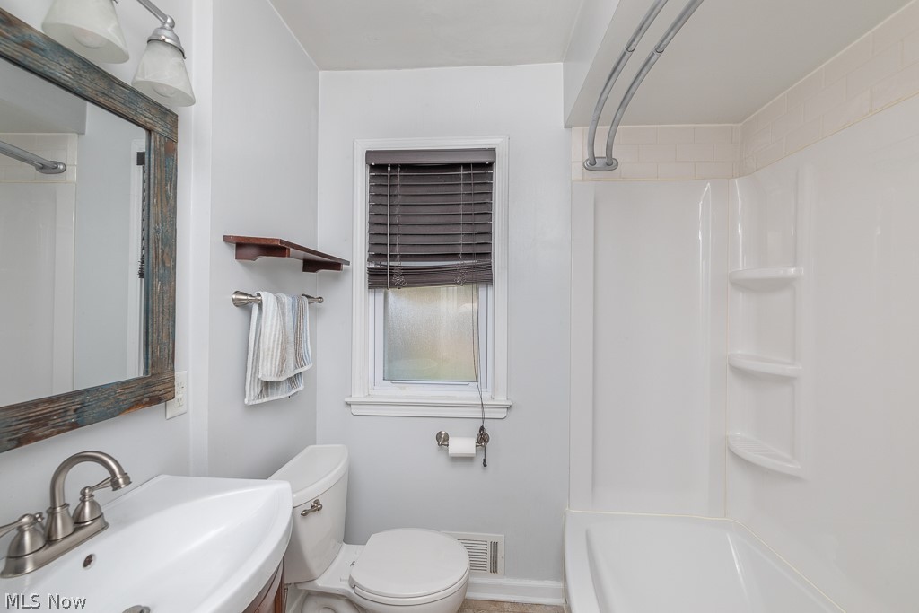 8324 Chesterfield Avenue Parma OH 44129