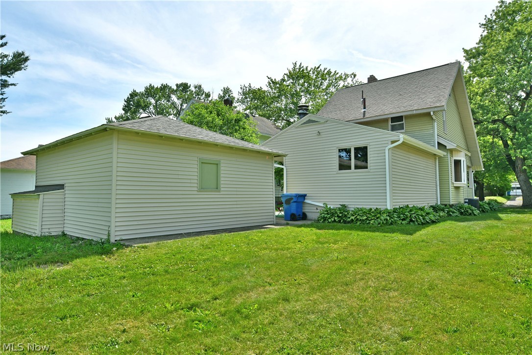 722 5th Street Struthers OH 44471