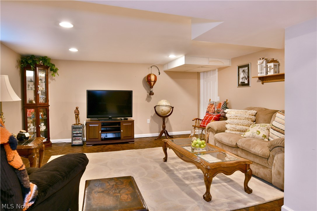 785 Belvedere Avenue NE Warren OH 44483