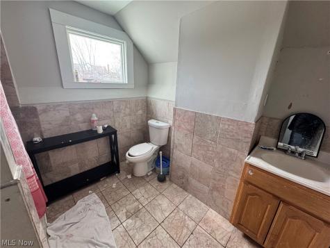 10605 Kimberley Avenue Cleveland OH 44108