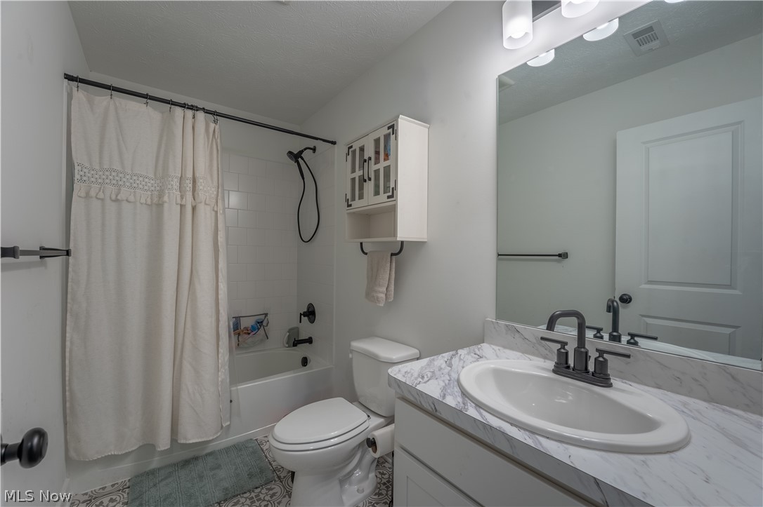 496 Auld Farm Circle Akron OH 44320