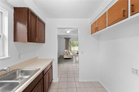 643 E 261st Street Euclid OH 44132