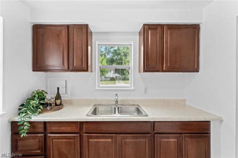 643 E 261st Street Euclid OH 44132