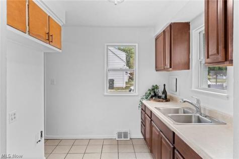 643 E 261st Street Euclid OH 44132