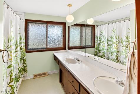 2115 Coventry Drive Parma OH 44134