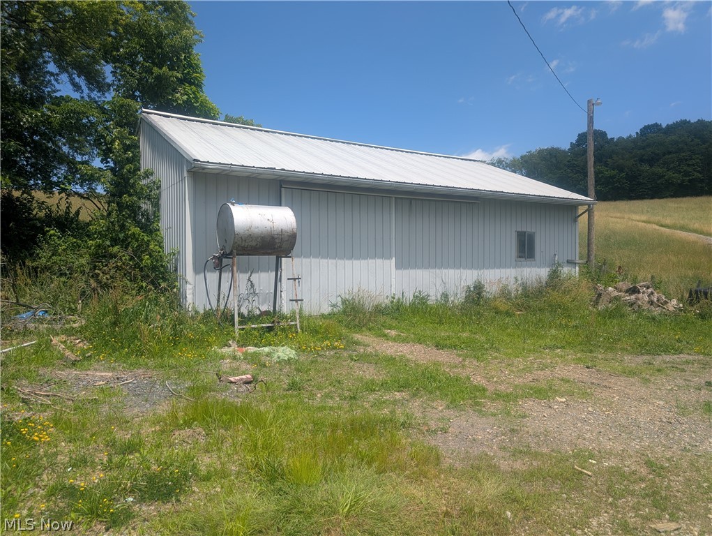2011 Gordon Road NW Dover OH 44622