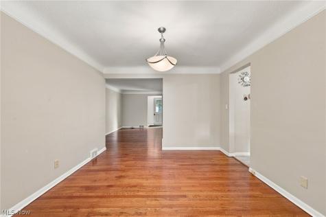 1517 Parkhill Road Cleveland Heights OH 44121