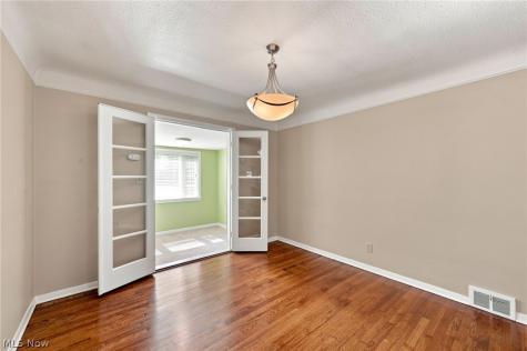 1517 Parkhill Road Cleveland Heights OH 44121