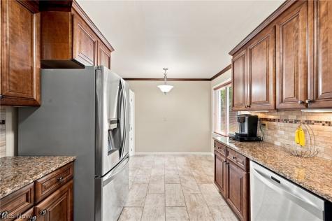 1517 Parkhill Road Cleveland Heights OH 44121