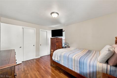 1517 Parkhill Road Cleveland Heights OH 44121