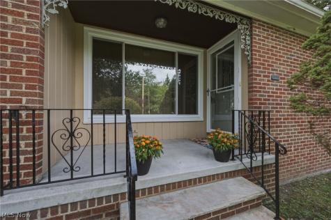 1517 Parkhill Road Cleveland Heights OH 44121