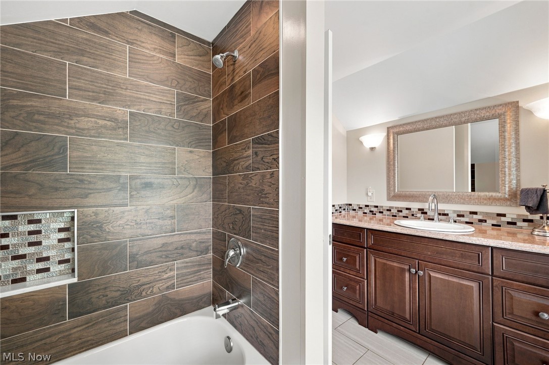 1517 Parkhill Road Cleveland Heights OH 44121