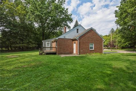1517 Parkhill Road Cleveland Heights OH 44121