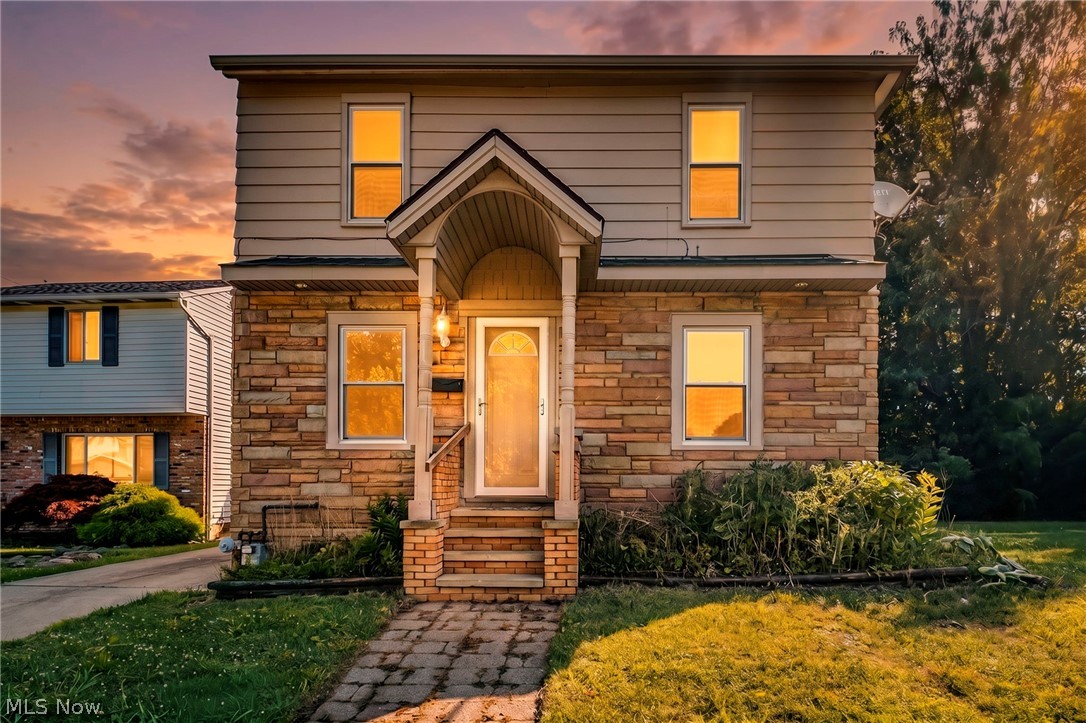 1925 Robindale Street Wickliffe OH 44092