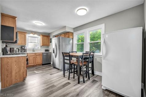 1925 Robindale Street Wickliffe OH 44092
