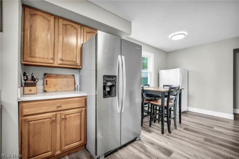1925 Robindale Street Wickliffe OH 44092