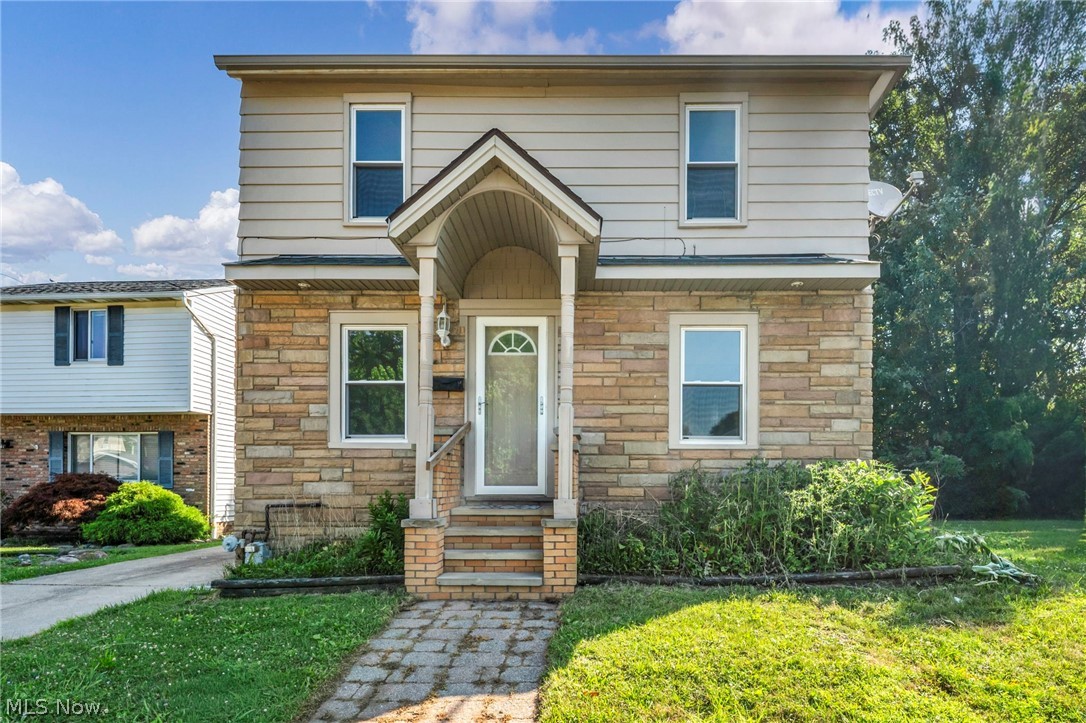 1925 Robindale Street Wickliffe OH 44092