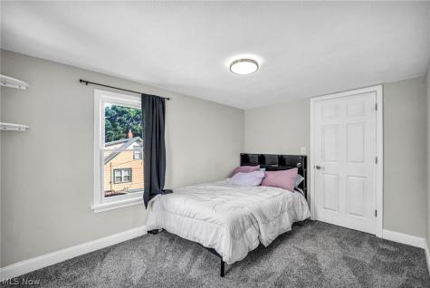 1925 Robindale Street Wickliffe OH 44092