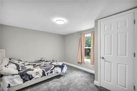 1925 Robindale Street Wickliffe OH 44092
