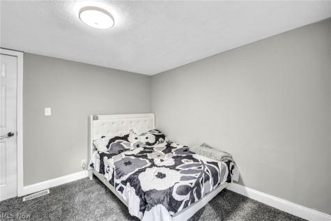 1925 Robindale Street Wickliffe OH 44092