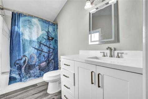 1925 Robindale Street Wickliffe OH 44092