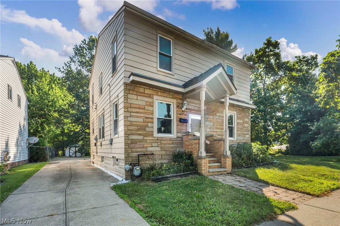 1925 Robindale Street Wickliffe OH 44092