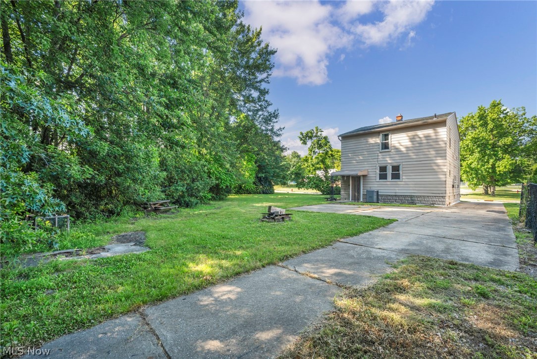 1925 Robindale Street Wickliffe OH 44092