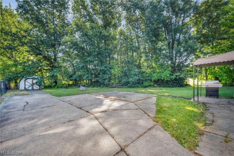 1925 Robindale Street Wickliffe OH 44092