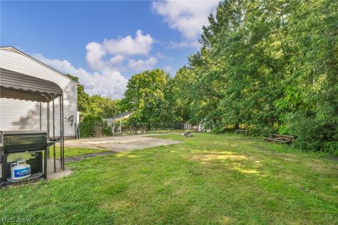 1925 Robindale Street Wickliffe OH 44092
