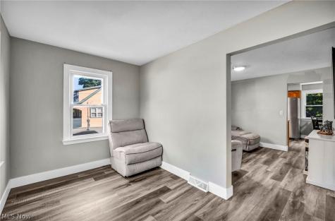 1925 Robindale Street Wickliffe OH 44092