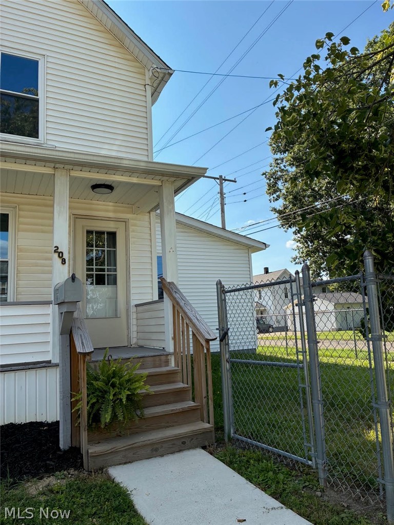 208 S 15th Street Sebring OH 44672