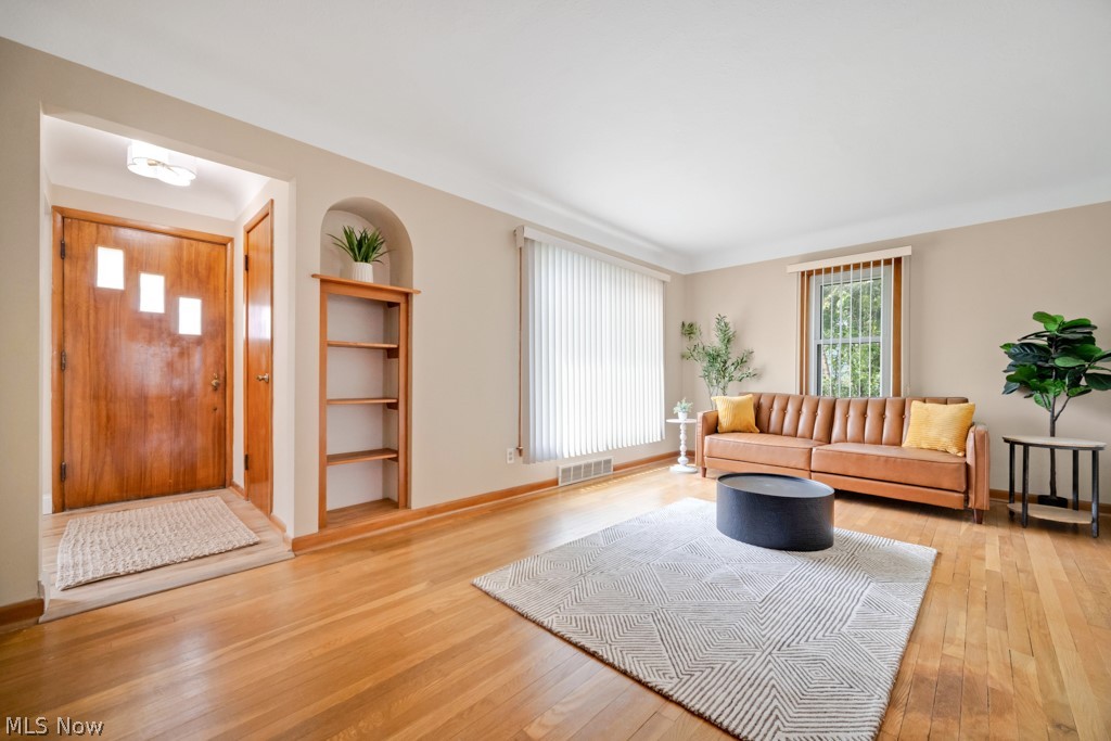 9158 Snow Road Parma OH 44130