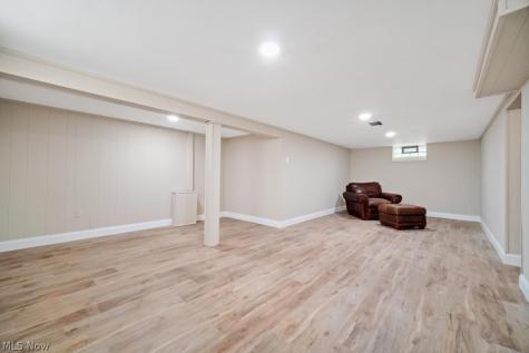 9158 Snow Road Parma OH 44130