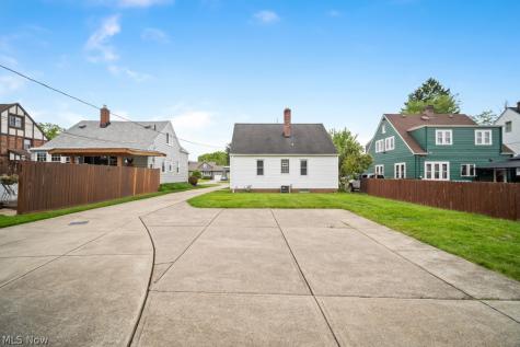9158 Snow Road Parma OH 44130