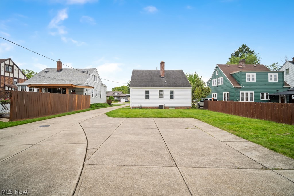 9158 Snow Road Parma OH 44130