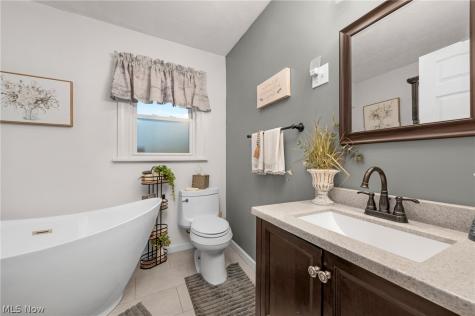 984 Cleveland Avenue Amherst OH 44001