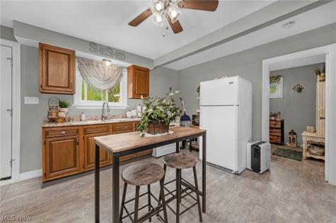 984 Cleveland Avenue Amherst OH 44001