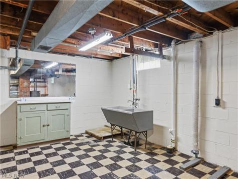186 E Woodsdale Avenue Akron OH 44301