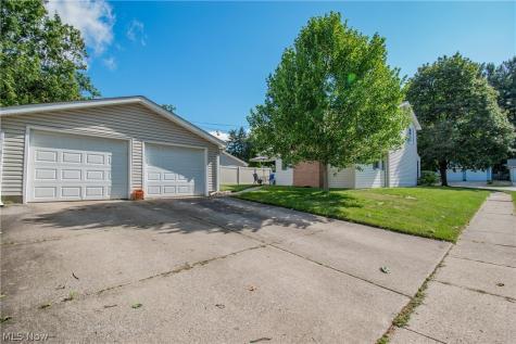 2152 Hoch Drive Cuyahoga Falls OH 44221