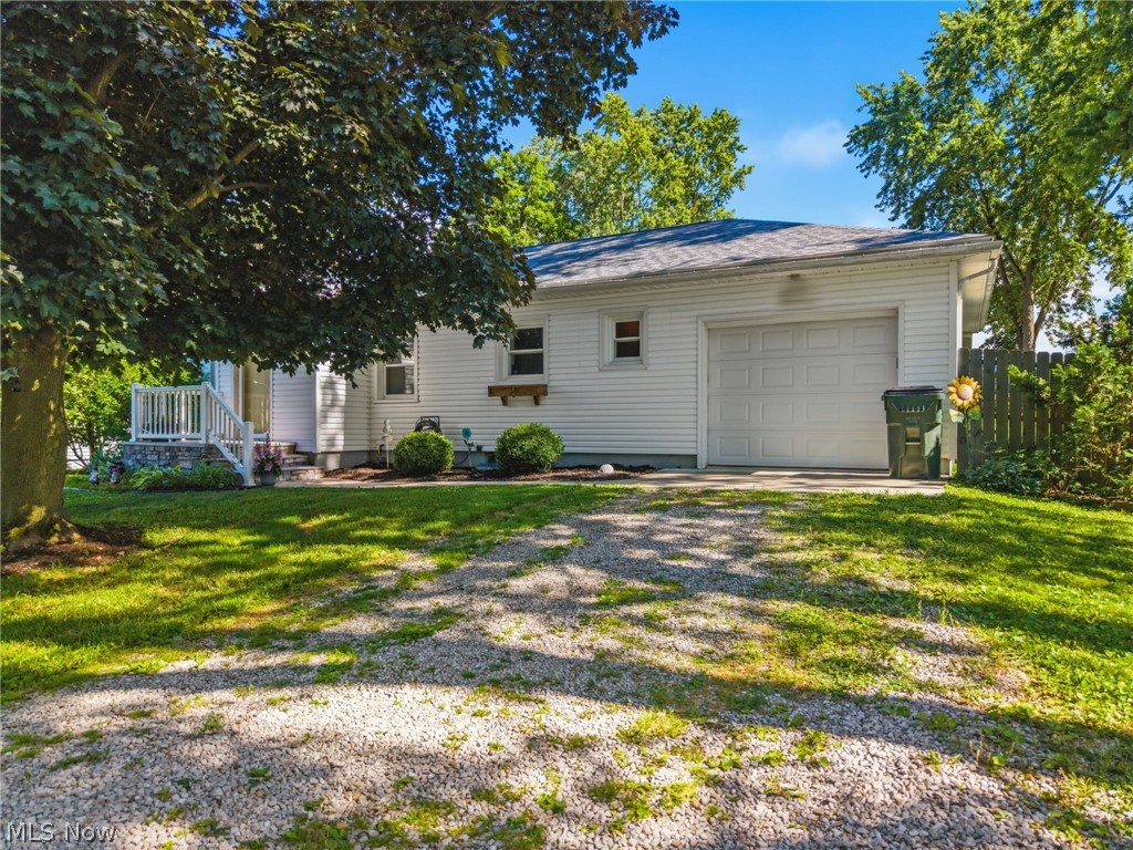 183 E Center Street Smithville OH 44677
