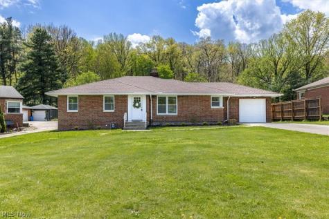 96 E Ridgewood Drive Seven Hills OH 44131