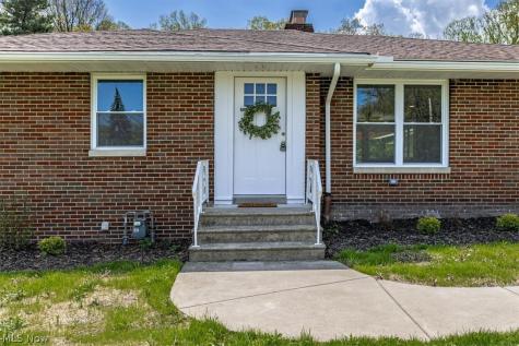 96 E Ridgewood Drive Seven Hills OH 44131