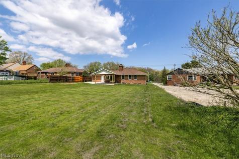 96 E Ridgewood Drive Seven Hills OH 44131