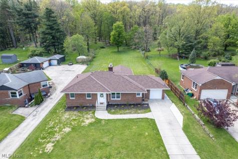 96 E Ridgewood Drive Seven Hills OH 44131