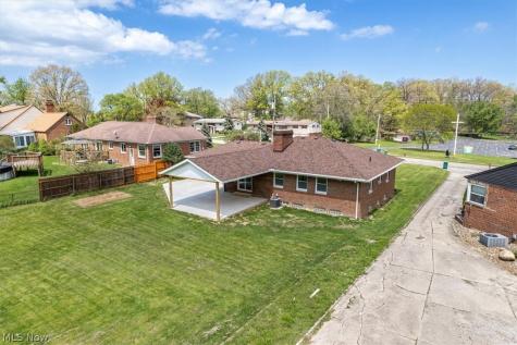 96 E Ridgewood Drive Seven Hills OH 44131
