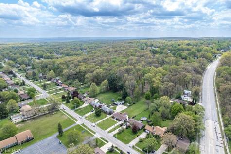 96 E Ridgewood Drive Seven Hills OH 44131