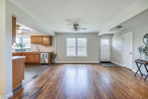96 E Ridgewood Drive Seven Hills OH 44131