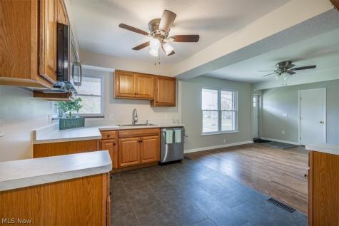 96 E Ridgewood Drive Seven Hills OH 44131