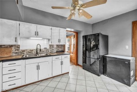 6802 Ackley Road Parma OH 44129